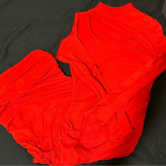 Maternity Red Fitted Ruched Cutout Neclkine - Picture 7 of 8